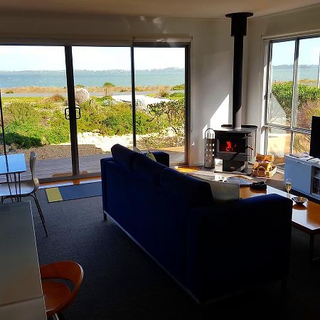 Coorong Waterfront Retreat Villa Meningie Bagian luar foto