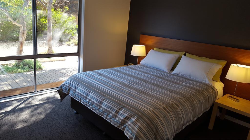 Coorong Waterfront Retreat Villa Meningie Bagian luar foto