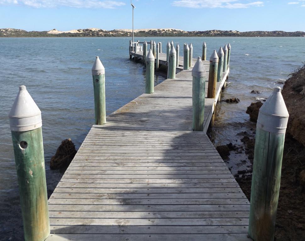 Coorong Waterfront Retreat Villa Meningie Bagian luar foto