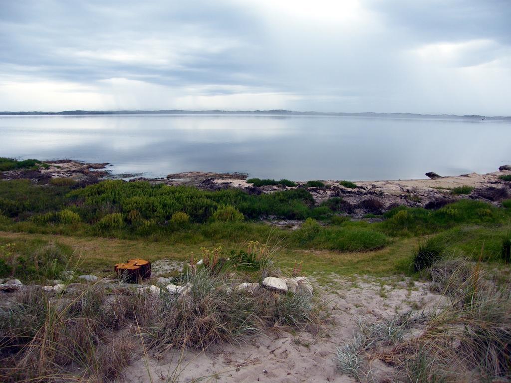 Coorong Waterfront Retreat Villa Meningie Bagian luar foto