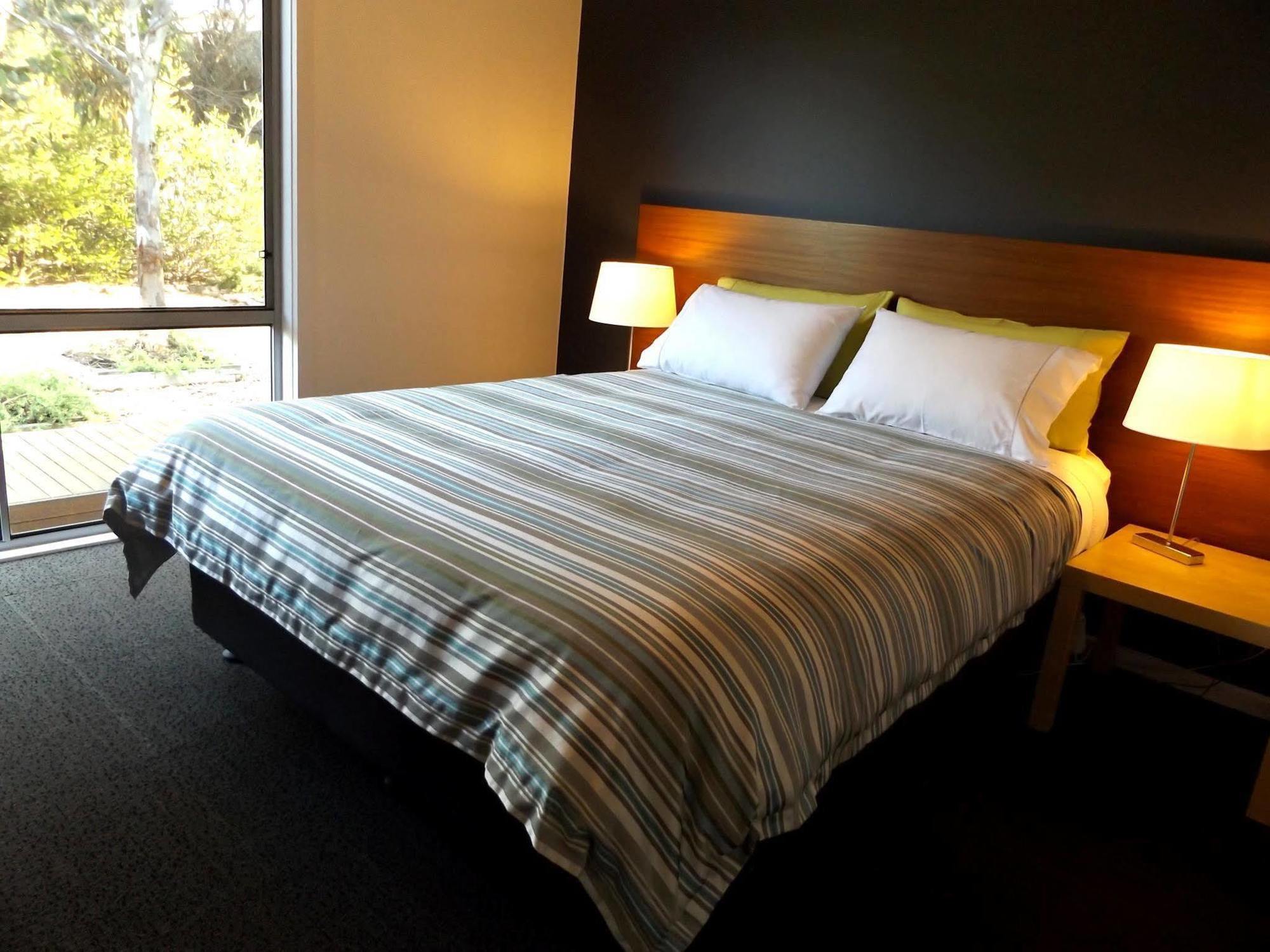 Coorong Waterfront Retreat Villa Meningie Bagian luar foto