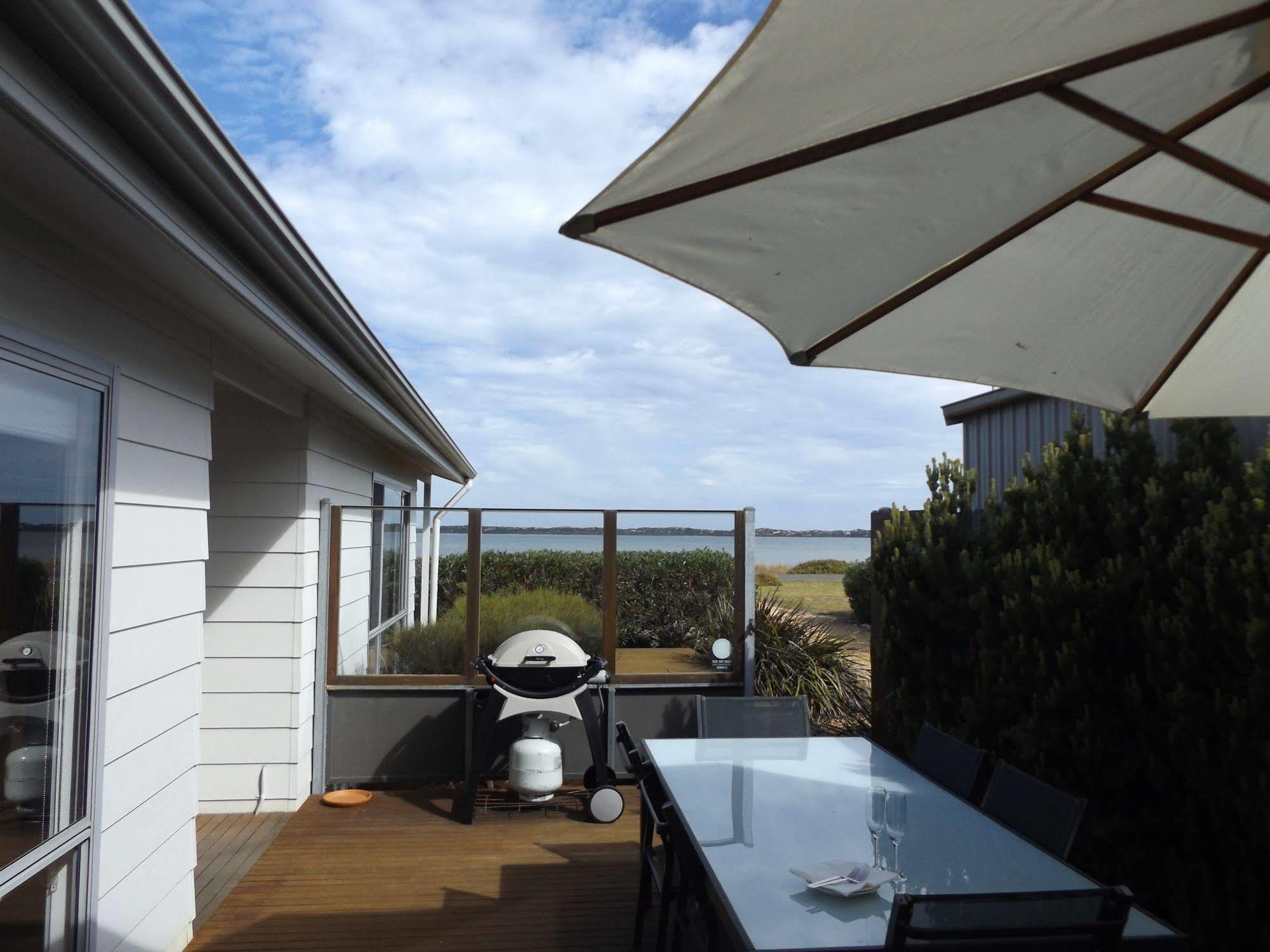Coorong Waterfront Retreat Villa Meningie Bagian luar foto