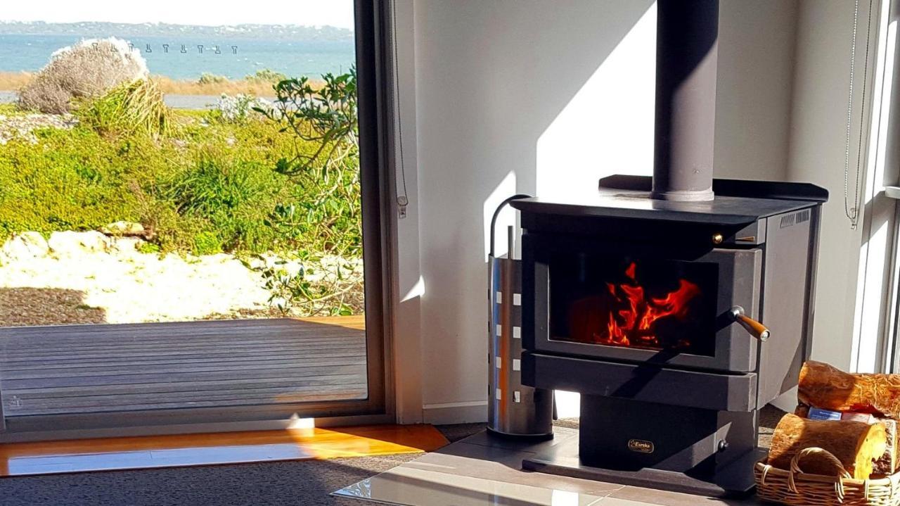 Coorong Waterfront Retreat Villa Meningie Bagian luar foto